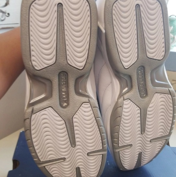 Mens Converse sz 11 Brand new! - Picture 3 of 5